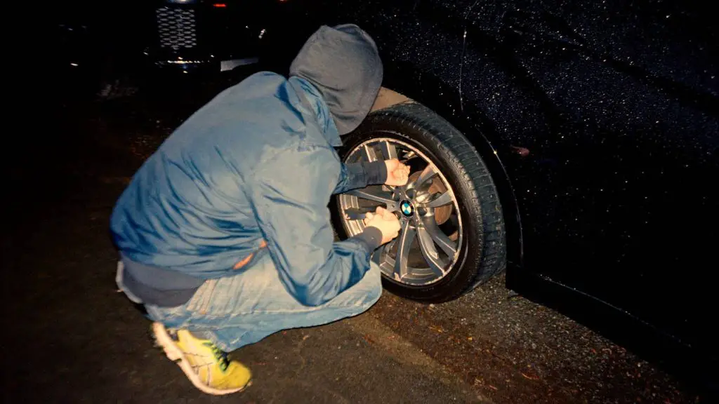 Car Flat Tire At Night, Car Flat Tire At Night [8 Helping Tips], KevweAuto