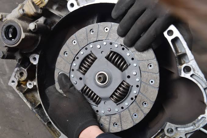 Car Goes Into Gear Without Clutch And Won't Move, Car Goes Into Gear Without Clutch And Won&#8217;t Move &#8211; 4 Causes Of This, KevweAuto
