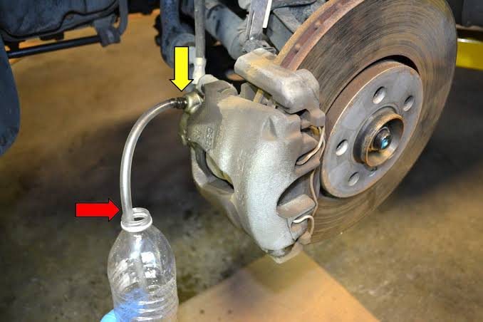 Does Car Need To Be Running To Bleed Brakes, Does car need to be running to bleed brakes? [Yes Or No], KevweAuto