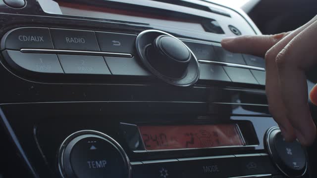 Car Radio Cuts Out Every Few Seconds, Car Radio Cuts Out Every Few Seconds (7 Helpful Maintenance Tips), KevweAuto